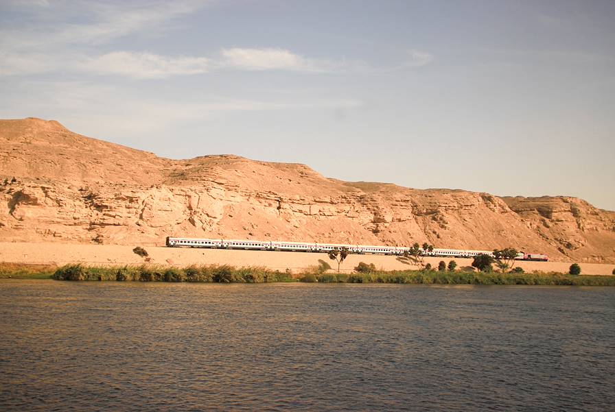 Train - Nil - Egypte © Patrick Stoltz / Adobe Stock