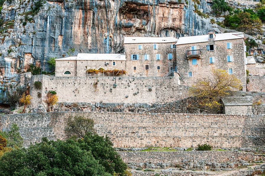 Le monastère de Blaca - Brac - Croatie © Pavliha/Getty Images/iStockphoto