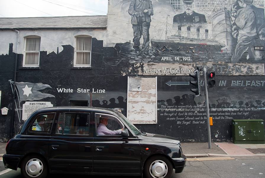 Belfast, en black cab - Belfast - Irlande du Nord - Royaume Uni © Tony Pleavin / Tourism Ireland