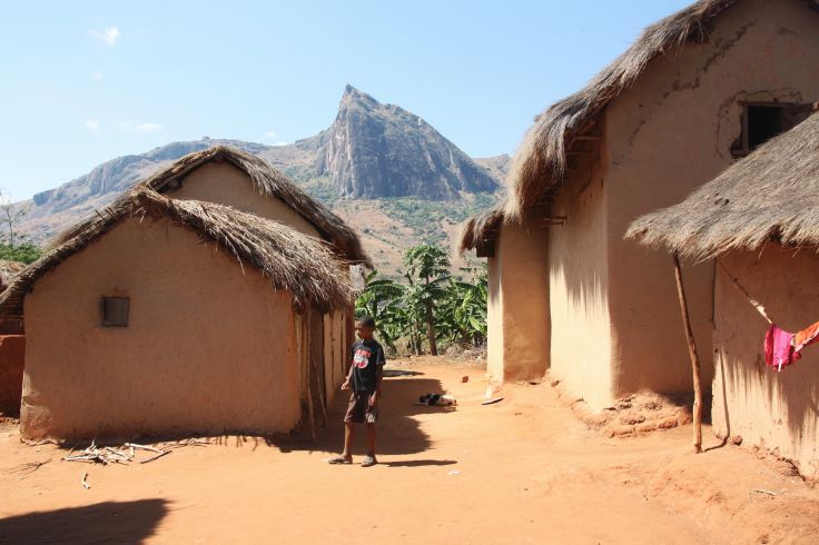 Village dans la vallée de Tsaranoro - Région Est des Hautes Terres - Madagascar © Danielle Ghostine