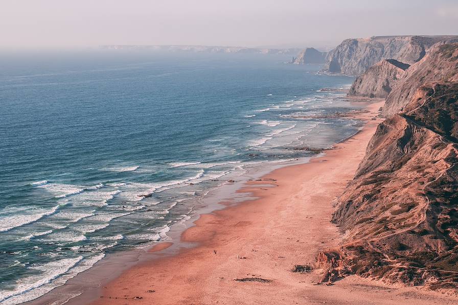 Praia da Cordoama - Portugal © mvtepixels/stock.adobe.com