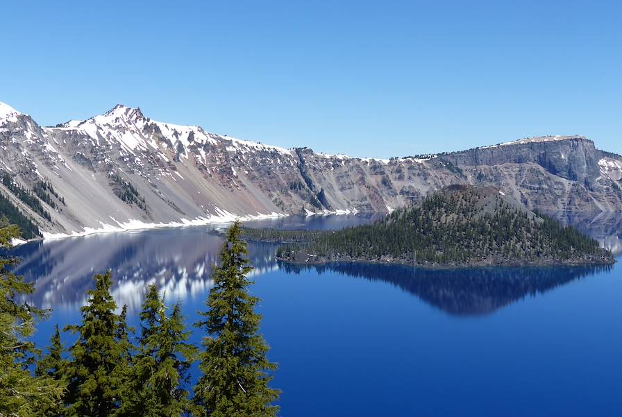 Île Wizard - Crater Lake - Oregon - Etats-Unis © Julie Bodnar