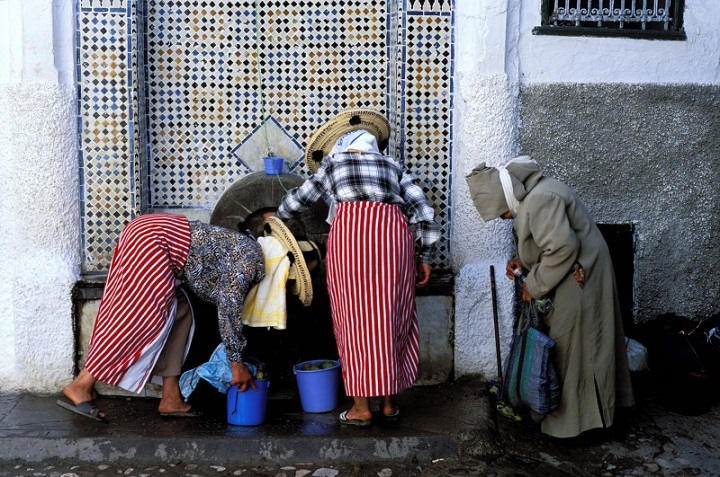 Femmes qui font le ménage à Tetouan
