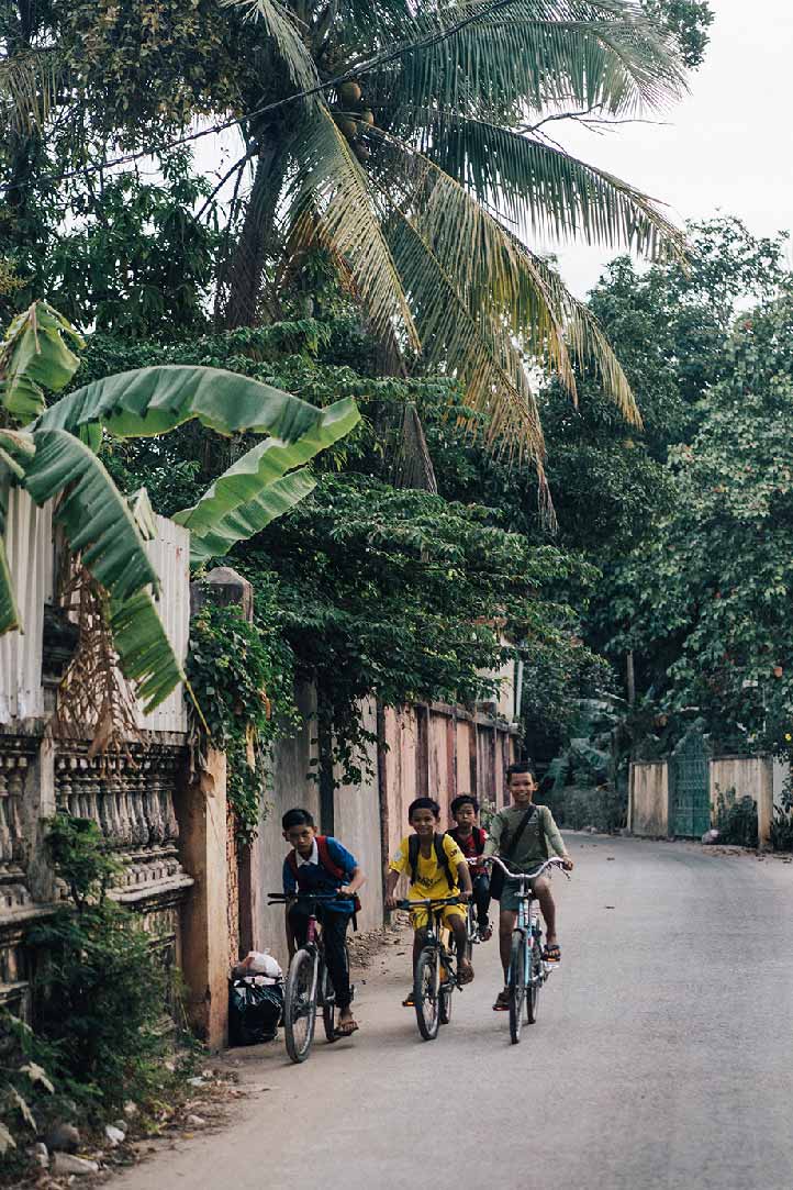 cambodgiens sur des vélos
