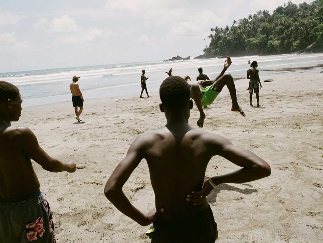 foot sur une plage de São Tomé