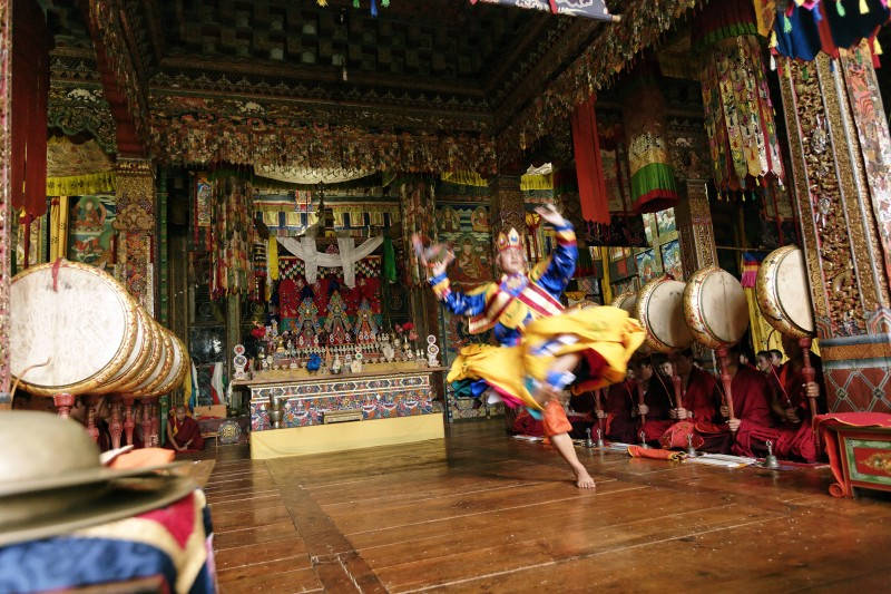 Moines qui dansent au Bhoutan