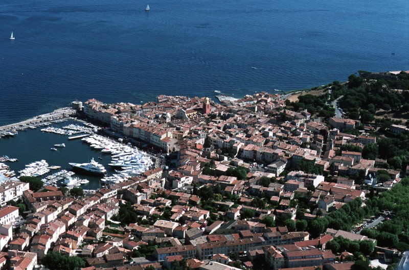 Vue aérienne de la ville de Saint-Tropez